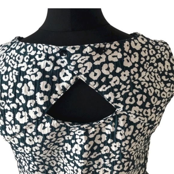 ZARA Animal Print Peplum Blouse Size S Green  & White Sleeveless Top Back button - Picture 6 of 8